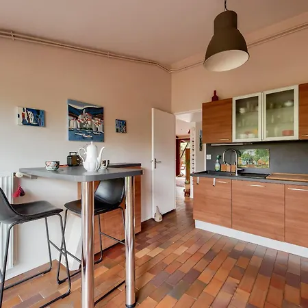 Semesterbostad Maison Pour 8 Avec Jardin Et Terrasse- Calme
