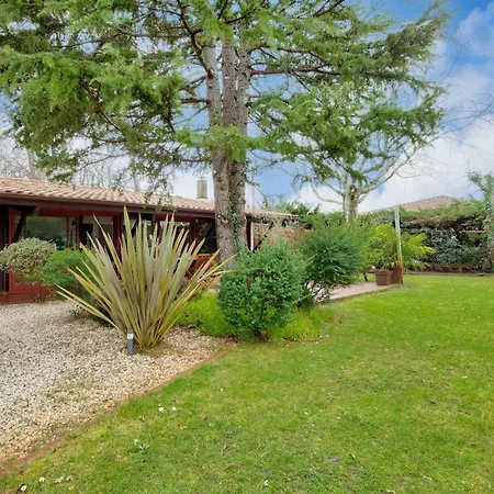 Semesterbostad Maison Pour 8 Avec Jardin Et Terrasse- Calme